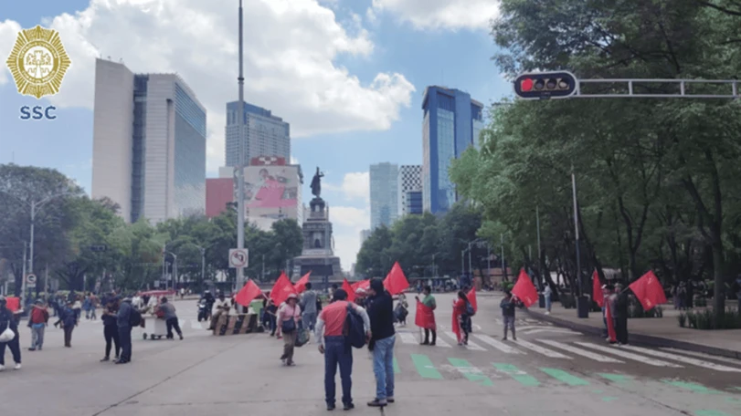 Vuelve la CNTE a bloquear Paseo de la Reforma CNTE vuelve a Paseo de la Reforma. SSC.