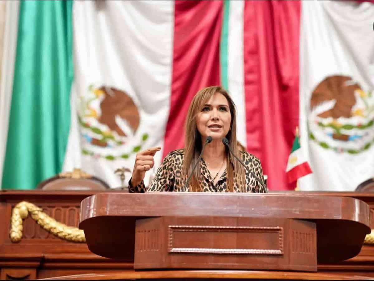Diputados proponen que canchas de futbol sean captadoras de agua pluvial Miriam Saldaña Chairez, diputada del PT. Redes Sociales.