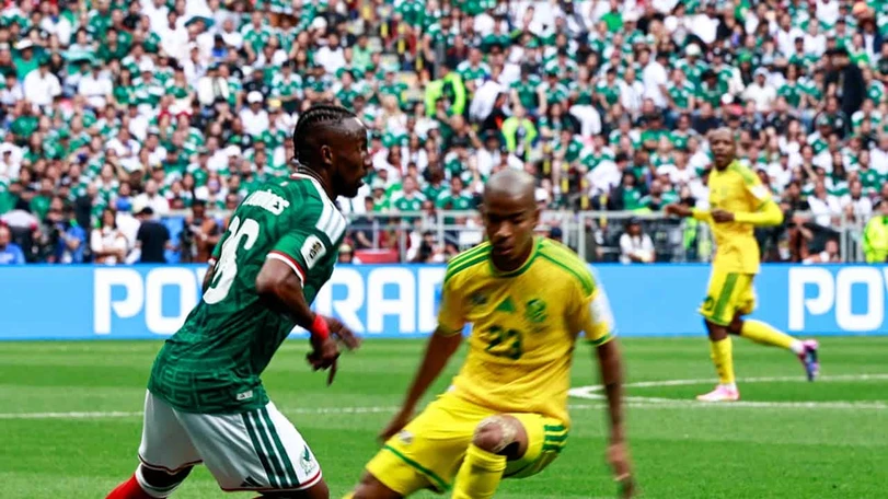 Julián Quiñones hace historia con su gol: el más rápido en 20 años durante un juego inaugural El naturalizado mexicano festejó en tribuna con los mexicanos en el Estadio Azteca. Foto: Aracely Martínez