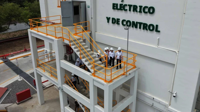 Sheinbaum reivindica la política energética de López Obrador y promete ampliar participación de la CFE La presidenta, Claudia Sheinbaum visitó la Central de Ciclo Combinado Manzanillo III. Foto: Presidencia