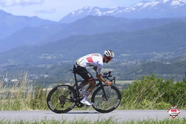 Isaac del Toro da otra alegría al ciclismo mexicano con victoria en Francia