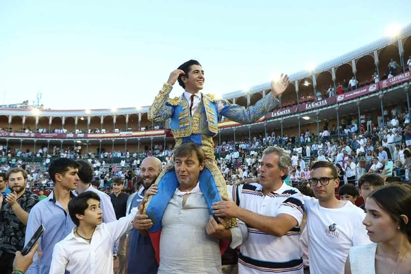 Marco Pérez conquista La Glorieta y firma la gran tarde de San Juan de Sahagún