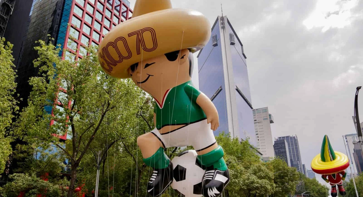 Sheinbaum critica costo de boletos del Mundial 2026 y pide inclusión La presidenta consideró que el futbol debe mantener su dimensión social pese al negocio que rodea al Mundial 2026.