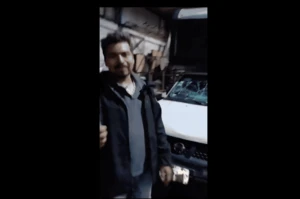 Due&ntilde;o de camioneta destrozada en Reforma durante festejos del Tri pide ayuda para recuperarla