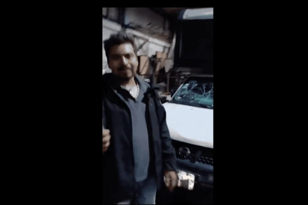 Due&ntilde;o de camioneta destrozada en Reforma durante festejos del Tri pide ayuda para recuperarla