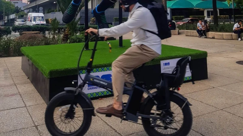 Cierres viales en CDMX por Paseo Domincal Muévete en Bici Ciclistas y corredores pasan por Paseo de la Reforma durante el programa dominical Muévete en Bici por la CDMX. Foto: Cuartoscuro