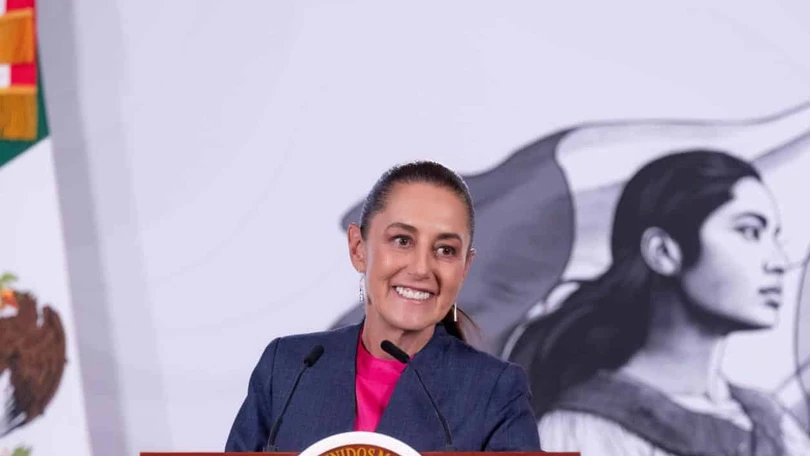 Sheinbaum evita choque con Sara Carter y defiende soberanía Claudia Sheinbaum defendió la soberanía mexicana al responder a declaraciones de la funcionaria estadounidense Sara Carter. Foto: Youtube @Gobierno de México (Captura de pantalla).