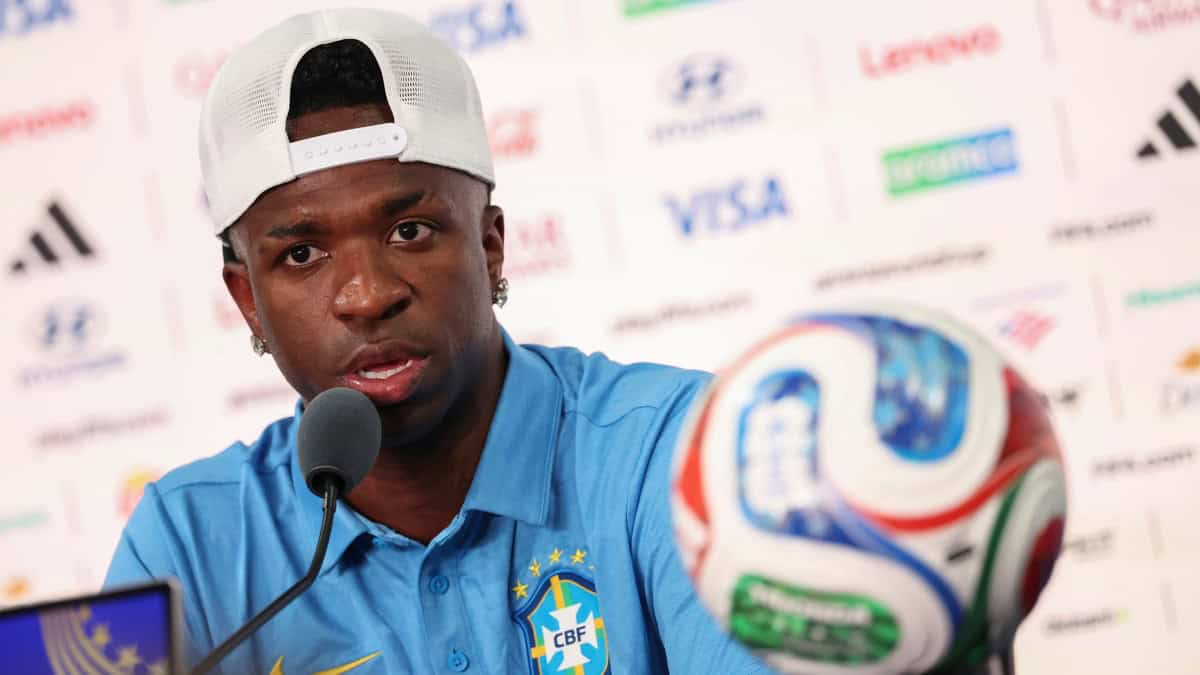FIFA permite español en conferencias oficiales de Copa Mundial Vinicius Jr. desató una polémica en redes sociales por contestar en portugués a un canal de televisión venezolana. Foto: EFE