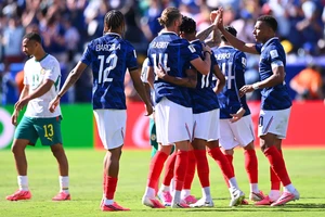 Mbapp&eacute; destrab&oacute; a Francia y dio triunfo ante Senegal con doblete; rebas&oacute; a Messi y Fontaine en goles