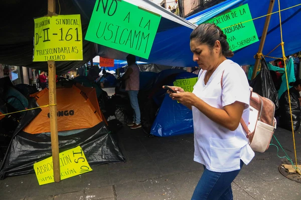 CNTE advierte que el paro seguirá y protesta contra las Afores en siete puntos de la capital