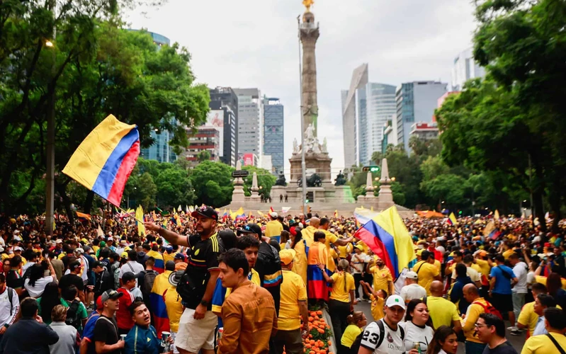Reforma se pinta de amarillo con banderazo de aficionados colombianos