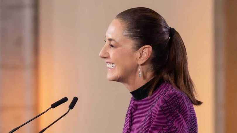 Sheinbaum aclara: salida anticipada por el Mundial no será obligatoria La presidenta Claudia Sheinbaum durante la conferencia en la que anunció ajustes de movilidad por el Mundial 2026.