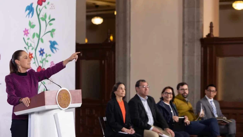 La presidenta dedic&oacute; varios minutos a explicar la representaci&oacute;n sindical del magisterio mientras la CNTE mantiene movilizaciones y presi&oacute;n en las calles. Foto: Presidencia