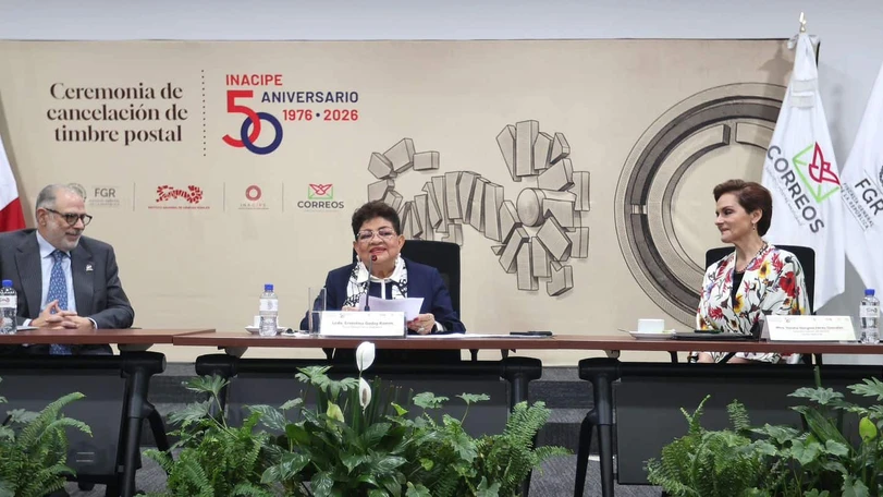 La justicia debe medirse por su capacidad para combatir la impunidad: Ernestina Godoy Cancelan FGR y SEPOMEX timbre postal conmemorativo del 50 aniversario del INACIPE