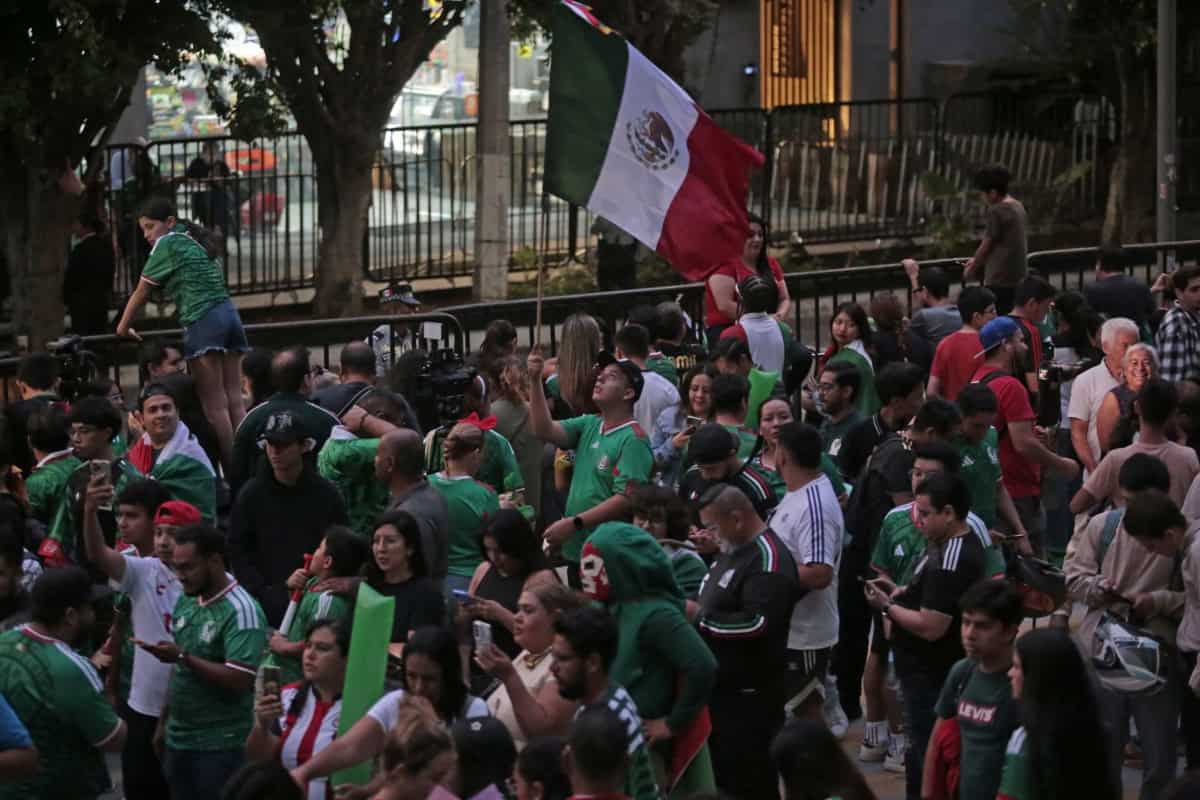Primeros aficionados llegan al Fan Fest Primeros aficionados llegan al Fan Fest