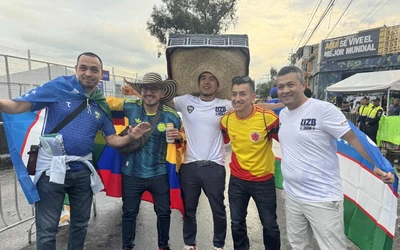 Aficionados de Uzbekist&aacute;n pasan traves&iacute;a de entre 17 y 30 horas de vuelo para ver el debut de su selecci&oacute;n en el Mundial