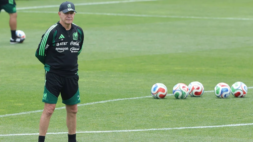 ¿Tala u Ochoa ante Chequia? Aguirre y la disyuntiva tras gran actuación de Rangel Javier Aguirre, ex futbolista mexicano y actualmente director técnico. Foto: Cuartoscuro.