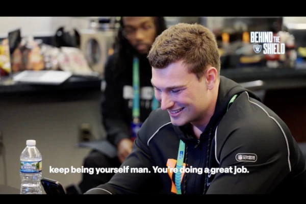 Tom Brady y Fernando Mendoza: así fue la curiosa primera interacción de ambos en Las Vegas Raiders