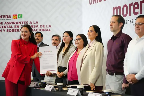 Andrea Chávez y Cruz Pérez Cuéllar se registran en Morena para Chihuahua