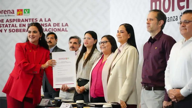 La senadora Andrea Ch&aacute;vez fue la primera en registrarse. Foto: Morena.