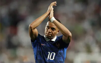 Francia vence a Irak con doblete de Kylian Mbapp&eacute;