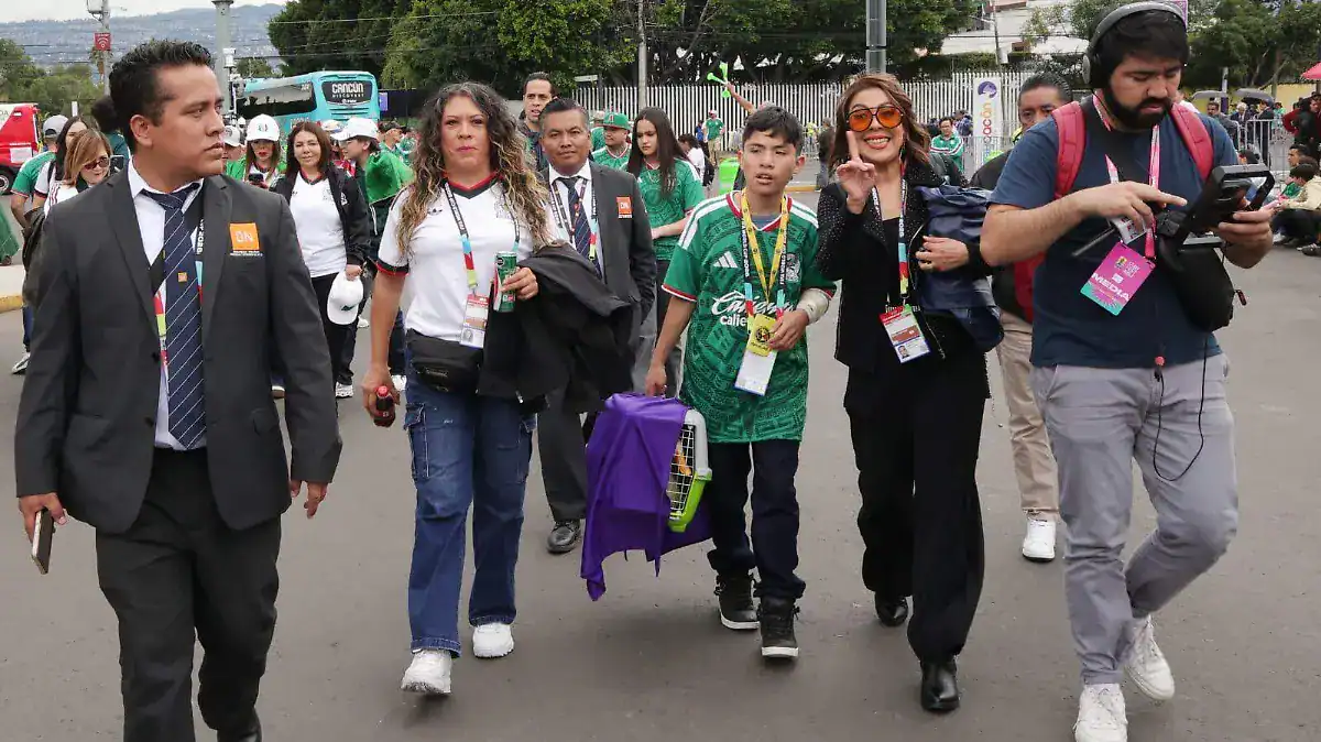 El pato Merl&iacute;n llega al Estadio CDMX para el M&eacute;xico vs Chequia