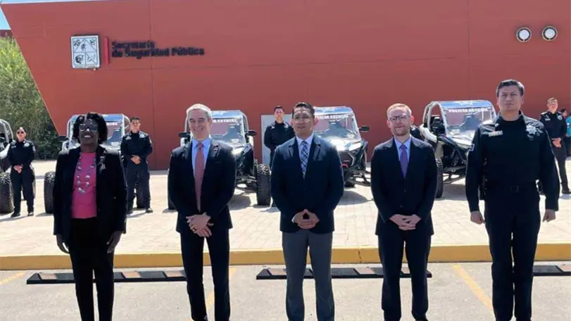 La Embajada de Estados Unidos entreg&oacute; 26 camionetas y ocho veh&iacute;culos todo terreno a la Divisi&oacute;n de Operaciones Fronterizas de Sonora. Foto: @USEmbassyMEX