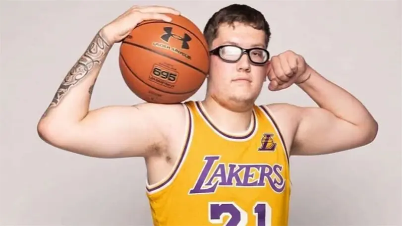 Los &Aacute;ngeles Lakers le dar&aacute;n una oportunidad de oro al antih&eacute;roe de origen mexicano. Foto: Instagram @galerianba
