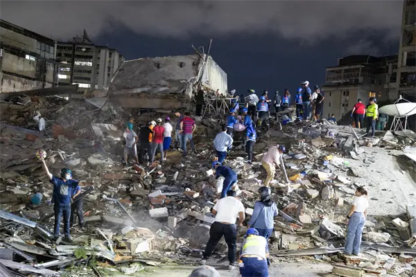 Aumentan v&iacute;ctimas del terremoto en Venezuela; activan alerta de tsunami y centros de acopio en M&eacute;xico