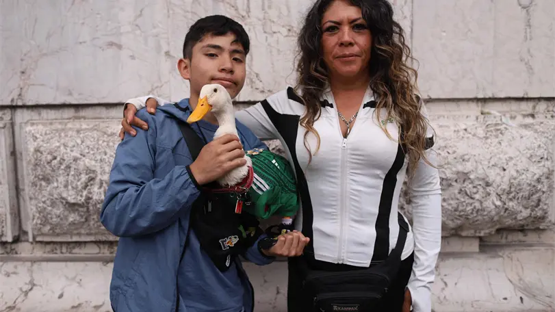 Del local a un departamento: la familia del pato Merlín obtiene vivienda con apoyo de Sheinbaum Karla agradeció el apoyo que permitió a su familia dejar el local donde vivía y mudarse a una vivienda del Instituto de Vivienda de la Ciudad de México. Foto: Archivo