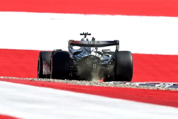 Sergio P&eacute;rez tiene carrera para el olvido y George Russell se lleva la victoria en GP de Austria
