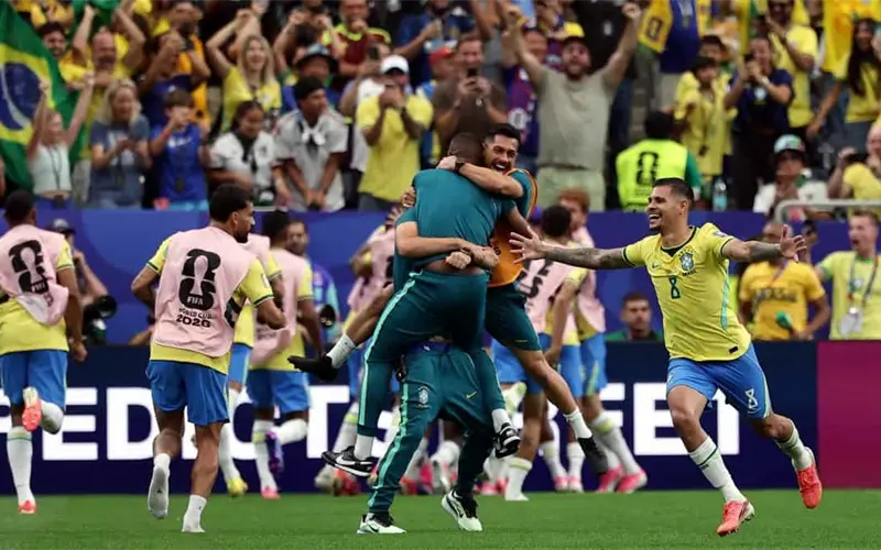 Brasil remonta de &uacute;ltimo minuto a Jap&oacute;n y avanza a octavos de final