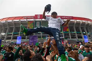 Mucho es exageraci&oacute;n: afici&oacute;n de Ecuador minimiza serenata en M&eacute;xico a su selecci&oacute;n