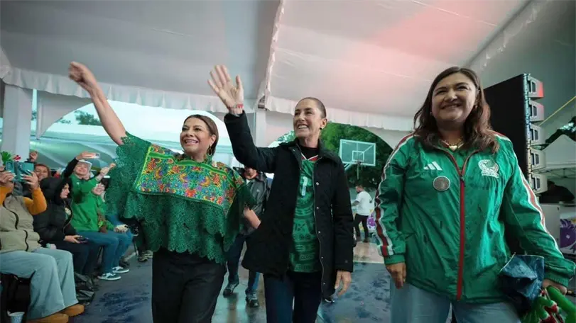Brugada y Sheinbaum llevan la porra mundialista a Azcapotzalco La presidenta y la jefa de Gobierno de la CDMX se reunieron para ver el partido de México vs. Ecuador. Foto: GobCDMX