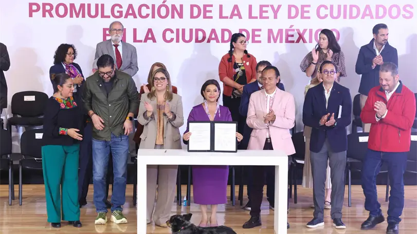 Clara Brugada promulga Ley Sistema Público de Cuidados CDMX La Ley, es una manera de reivindicar a las mujeres, según la jefa de Gobierno. Foto: Cortesía GobCDMX