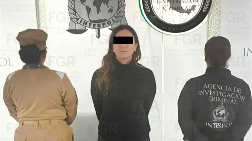 Gilda Susana Lozoya Austin, hermana del exdirector general de Petr&oacute;leos Mexicanos (Pemex), Emilio Ricardo Lozoya Austin, fue detenida por su presunta participaci&oacute;n en el delito de operaciones con recursos de procedencia il&iacute;citaCortes&iacute;a: FGR