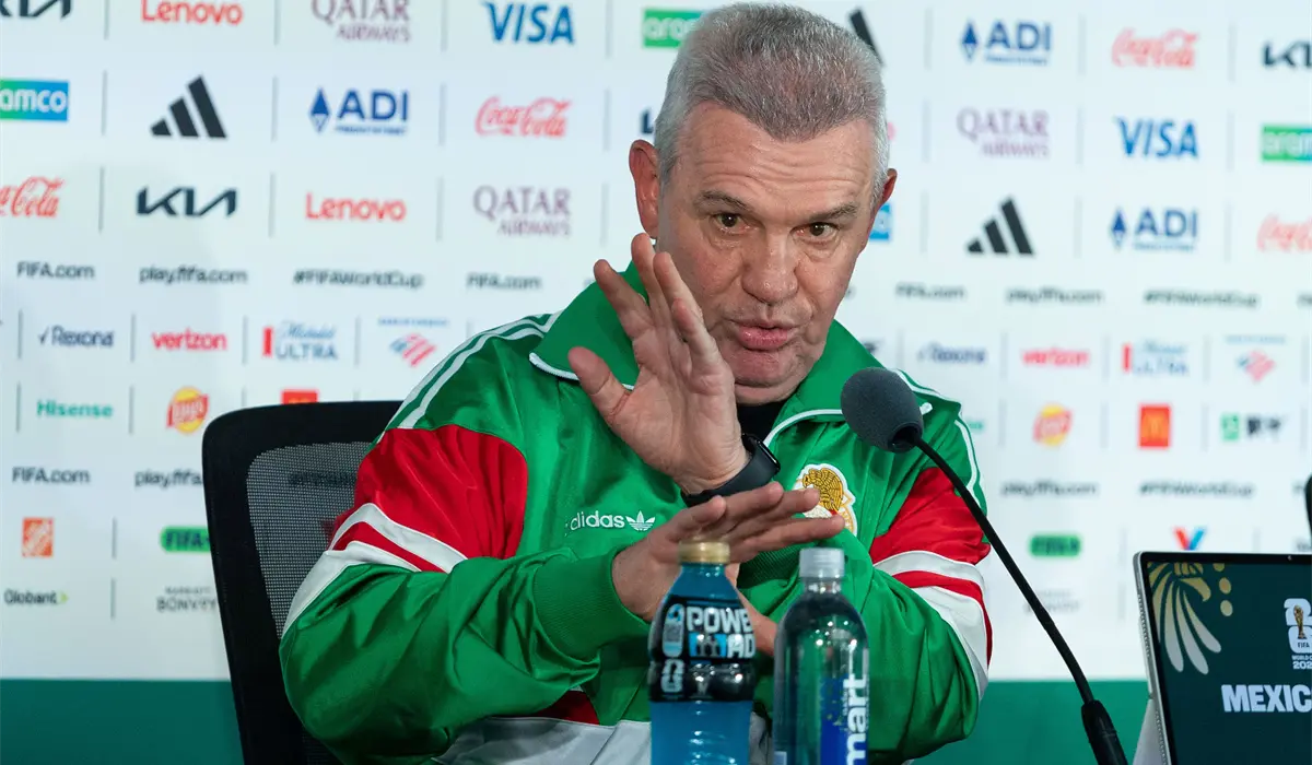 Javier Aguirre se enoj&oacute; por cambio de horario ante Inglaterra