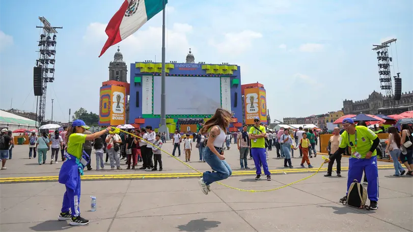 ¿Y ahora por dónde? Accesos al Fan Fest del Zócalo cambian de ubicación Evita llevar objetos prohibidos y respetar el aforo permitido. Foto: @GobCDMX