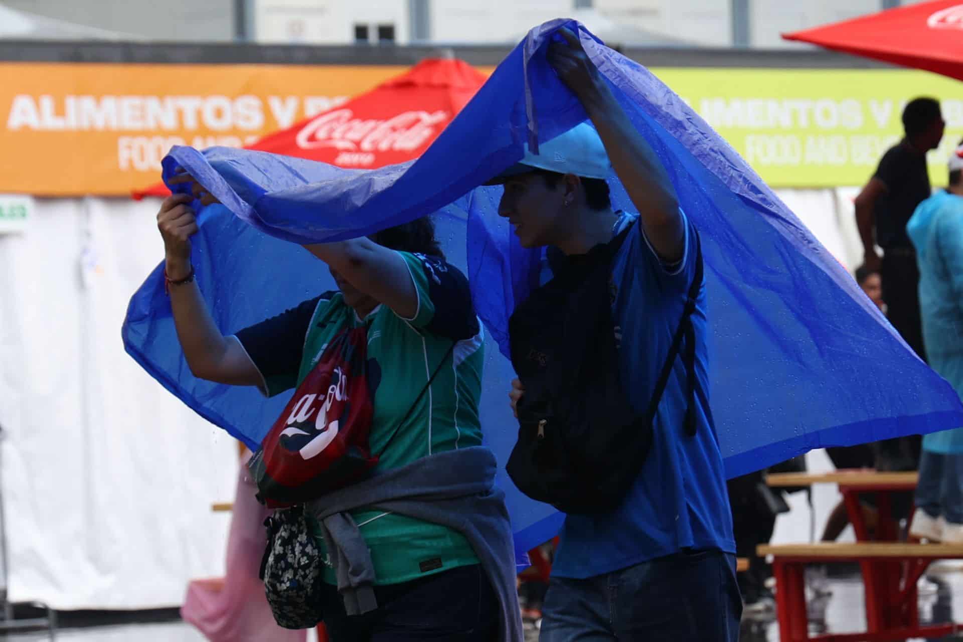 Lluvias azotan la CDMX previo al M&eacute;xico vs Inglaterra
