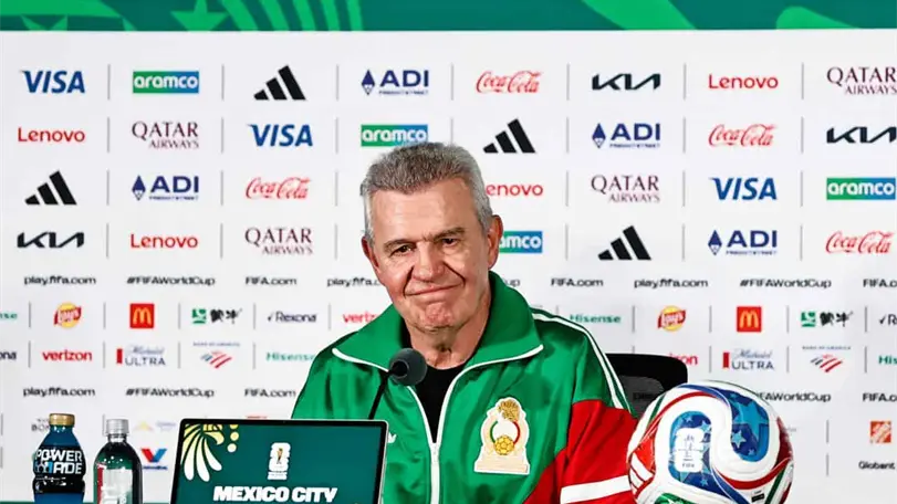 Aguirre espera Gilberto Mora que se gradúe ante Inglaterra: él puede jugar donde quiera Javier Aguirre afirma que Gilberto Mora es muy importante para la Selección Mexicana. Foto: Aracely Martínez