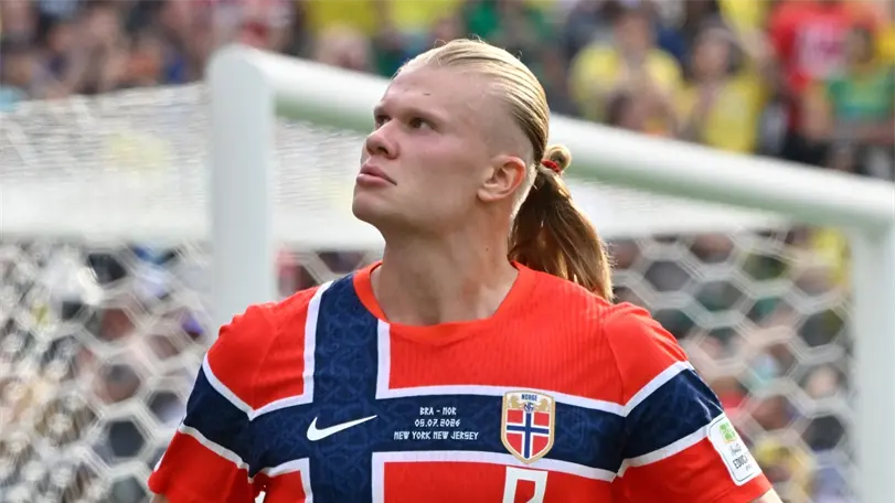 El Mundial tiene nuevo gigante: Haaland elimina a Brasil y clasifica a Noruega a cuartos Haaland aprovechó el triunfo para celebrar con su afición al estilo vikingo. Foto: MexSport