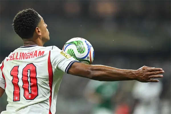 Juegan con mucho corazón: Jude Bellingham se rinde ante México tras eliminarlo en el Azteca
