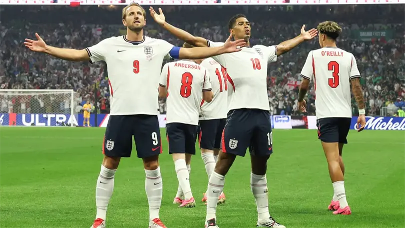 México vs Inglaterra: Jugadores que mostraron respeto después del partido Jude Bellingham y Harry Kane abrazaron a jugadores de la Selección Mexicana. Foto: EFE