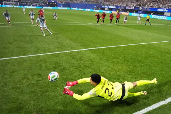 ¿Quién es el portero de Egipto que le detuvo un penal a Messi?