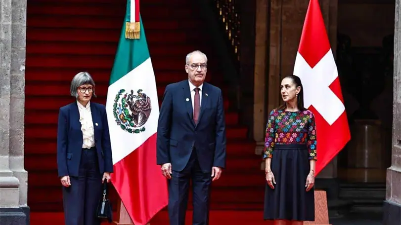 Claudia Sheinbaum recibi&oacute; al presidente de la Confederaci&oacute;n Suiza, Guy Parmelin, durante la ceremonia oficial en el Patio de Honor de Palacio Nacional. Foto: Aracely Mart&iacute;nez