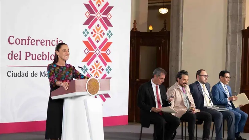 Descarta Sheinbaum incertidumbre por revisión anual del T-MEC Claudia Sheinbaum defendió la estabilidad del T-MEC y afirmó que la integración económica con Estados Unidos continuará pese a las revisiones anuales. Foto: Presidencia