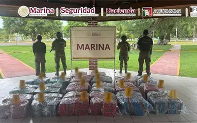 Coca&iacute;na escondida en un barco: decomisan m&aacute;s de mil kilos de droga en Michoac&aacute;n