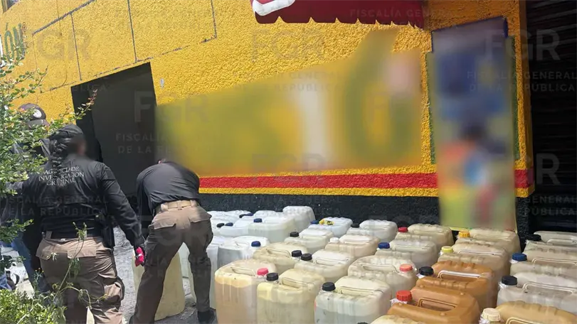 FGR descubre toma clandestina de hidrocarburo en CDMX La investigación comenzó luego de que Petróleos Mexicanos (Pemex) detectó irregularidades en un ducto ubicado en la alcaldía Azcapotzalco. Foto: FGR