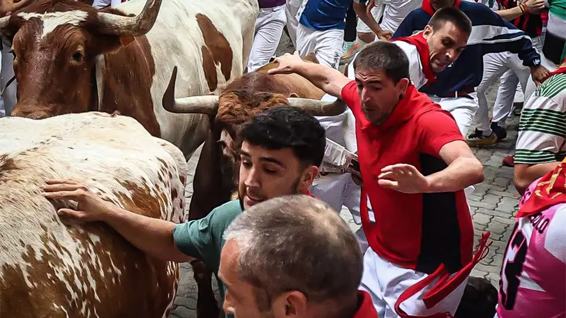 Álvaro Núñez mantiene el interés de San Fermín con un encierro de ritmo intenso Foto: Manolo Briones.