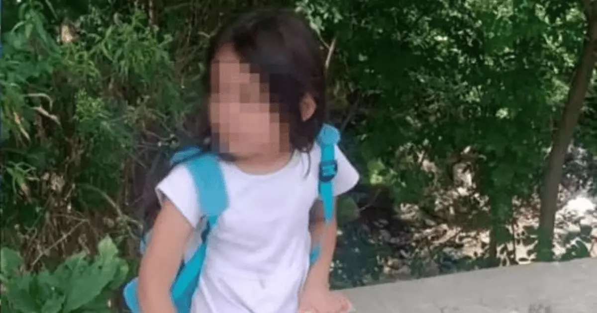 Ni&ntilde;a de 7 a&ntilde;os es abandonada por su madre en un parque de CDMX